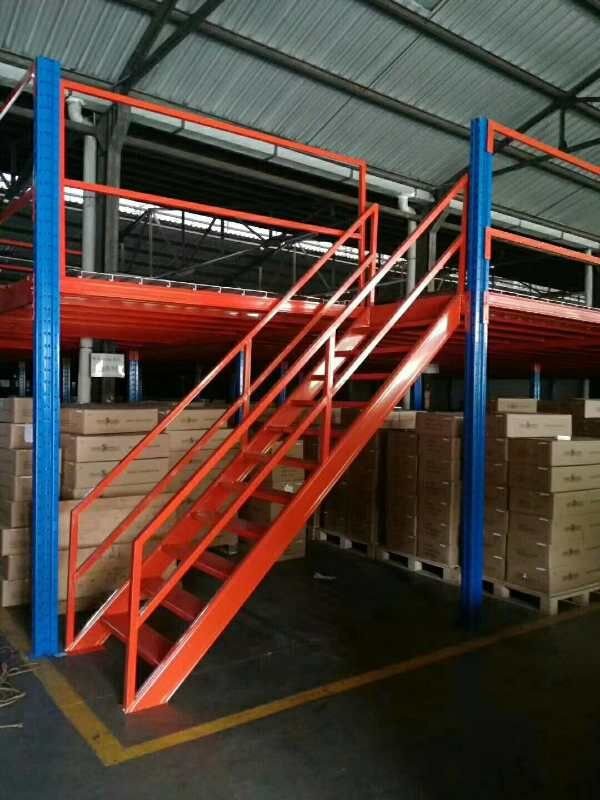 閣樓貨（huò）架