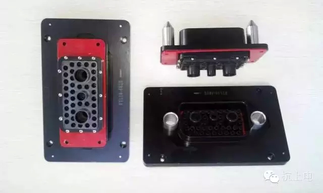 電動汽車的換電模式電連接器