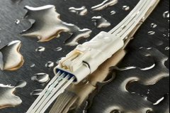 TE全新推出了一款2.5mm高性能防（fáng）水雙重鎖定信號連接器